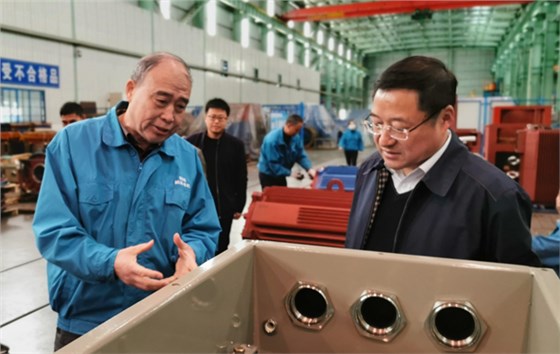 宣城市人大主任楊業(yè)峰來(lái)皖南電機(jī)調(diào)研 宣城市人大主任楊業(yè)峰來(lái)皖南電機(jī)調(diào)研