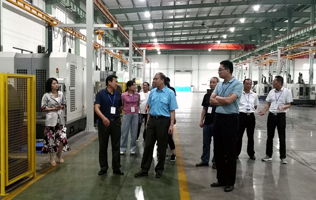 全椒縣政協(xié)副主席姜志山帶領(lǐng)該縣政協(xié)考察團來我公司參觀考察。